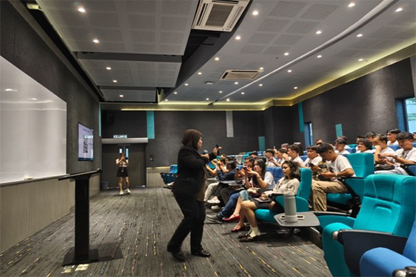 Expanding Horizons: CPU Students Dive into Extended Reality at APU